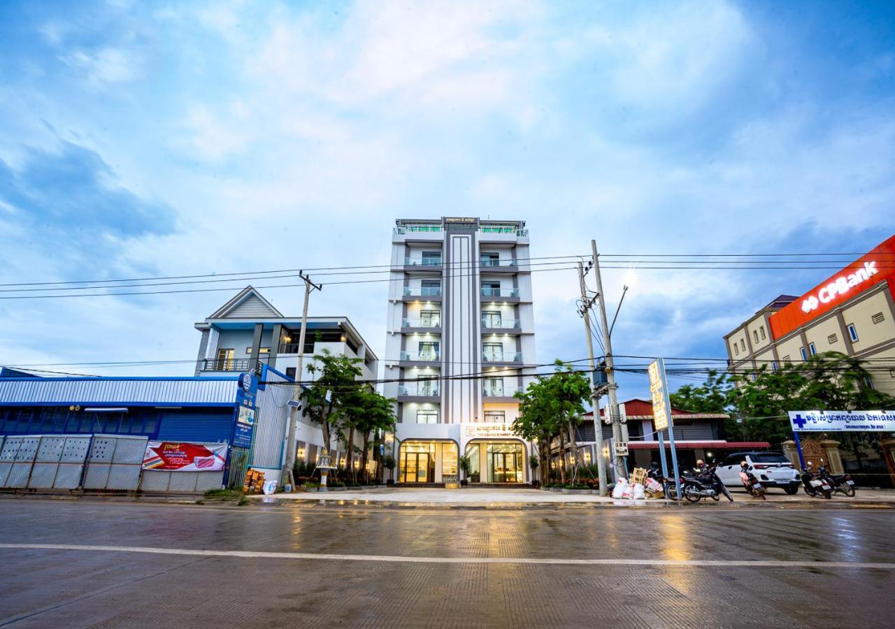 The Square Kampot Hotel Bagian luar foto