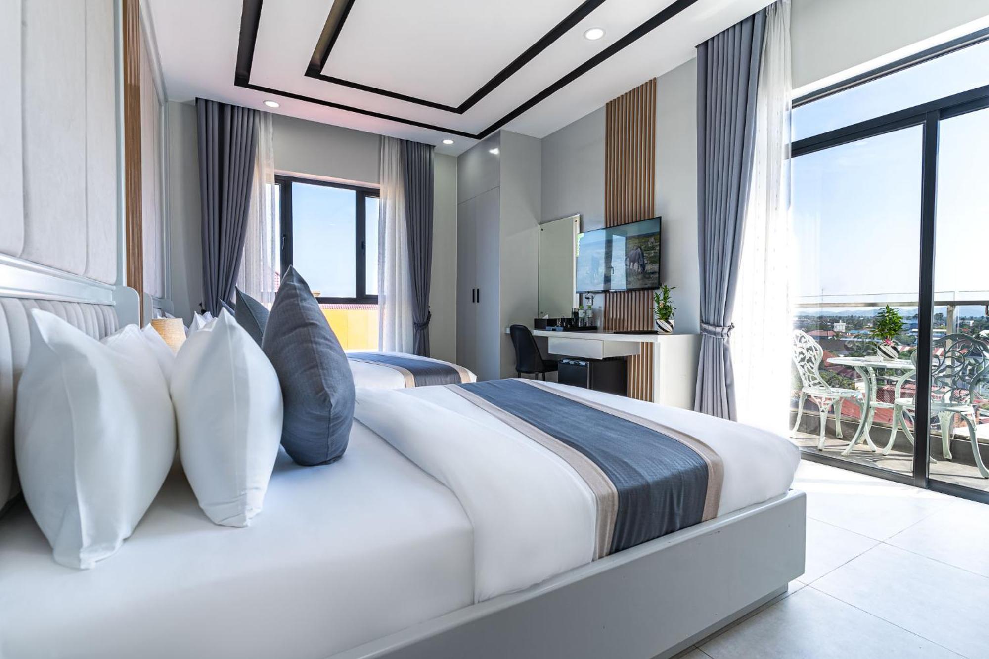 The Square Kampot Hotel Bagian luar foto