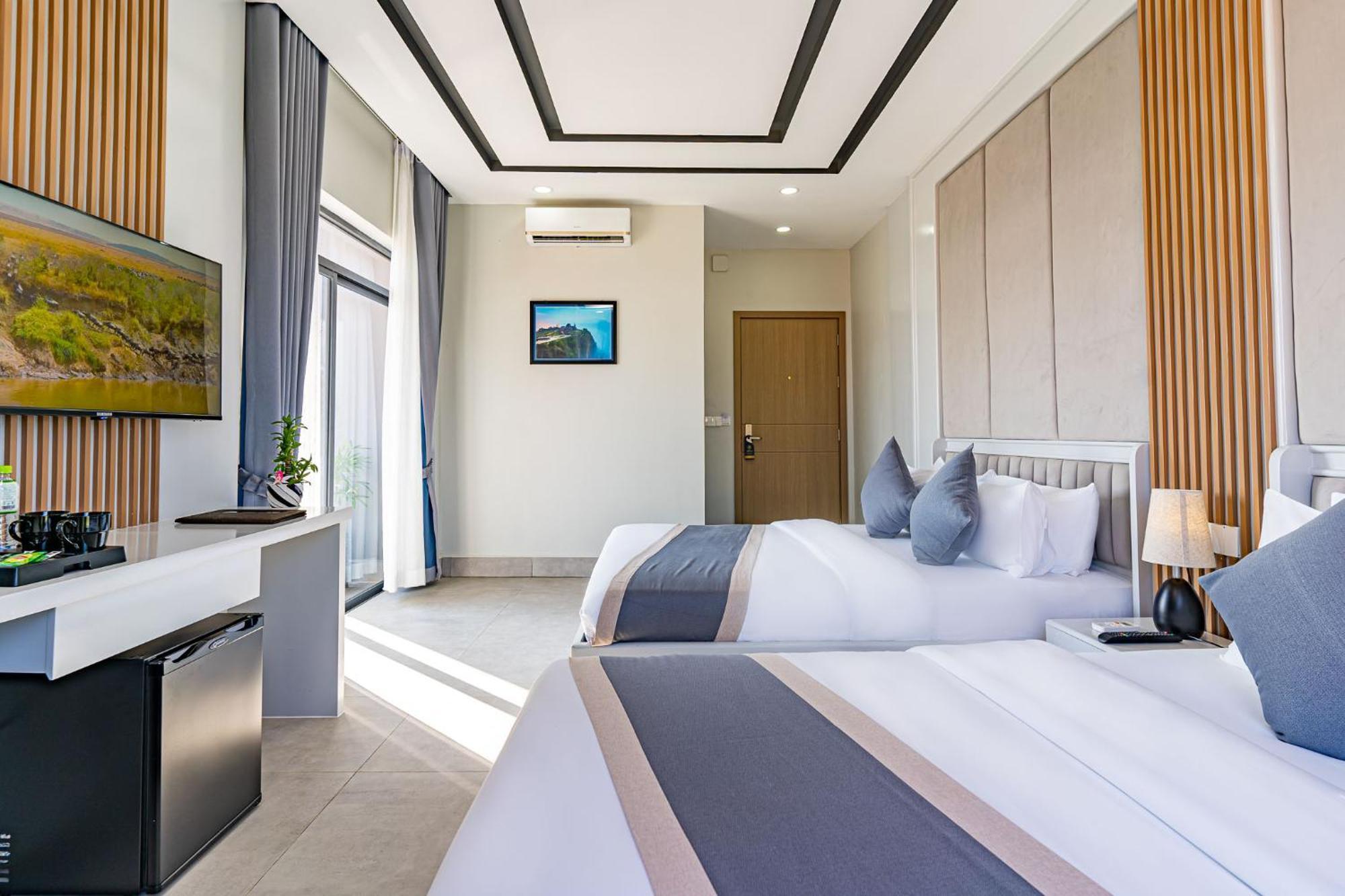 The Square Kampot Hotel Bagian luar foto