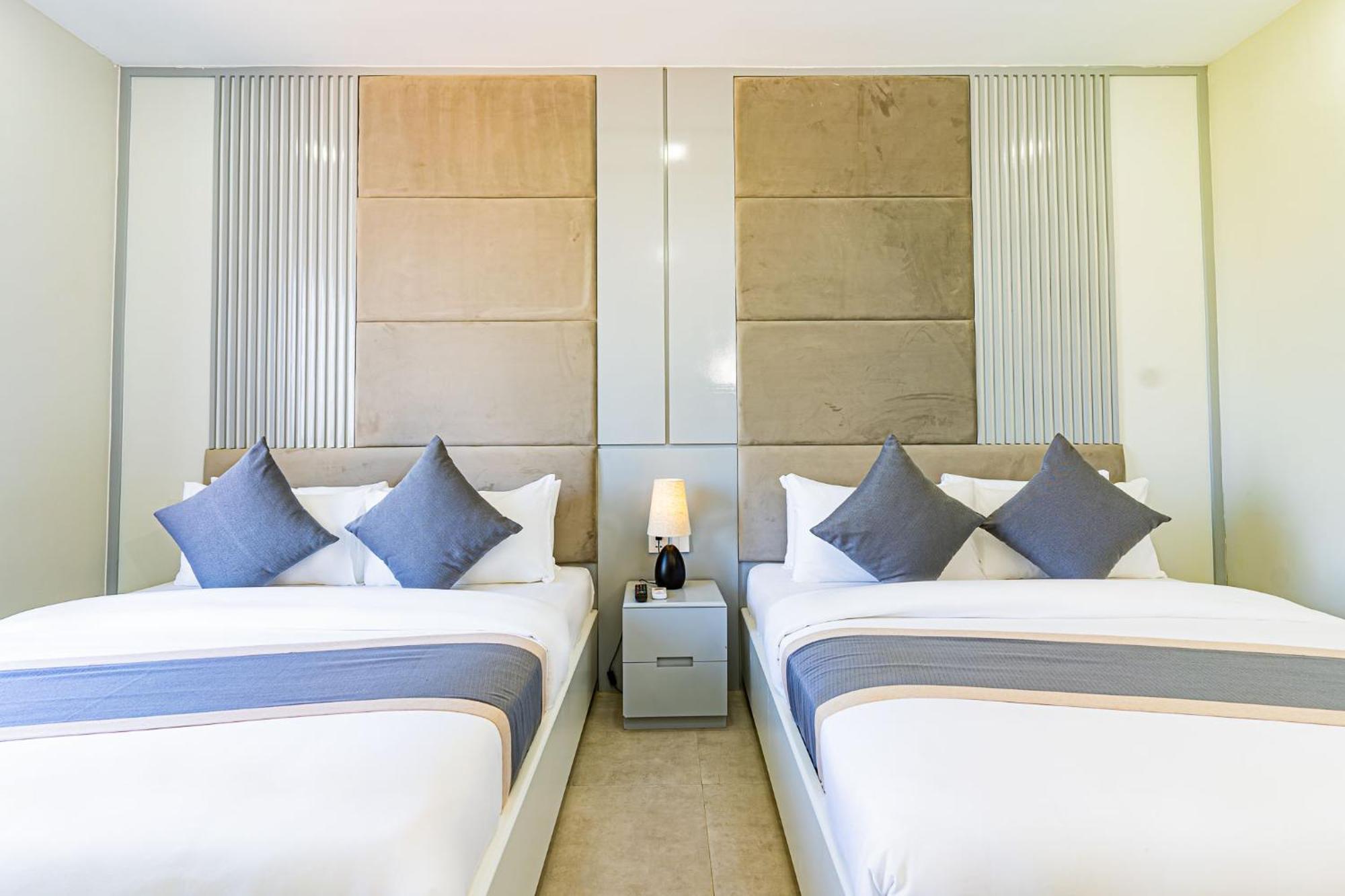 The Square Kampot Hotel Bagian luar foto