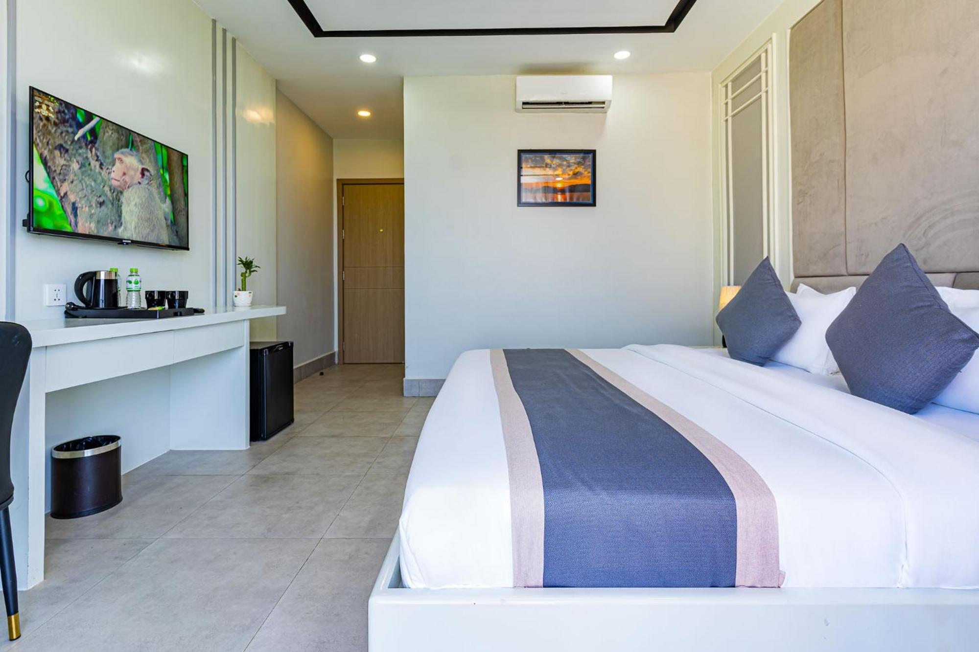 The Square Kampot Hotel Bagian luar foto