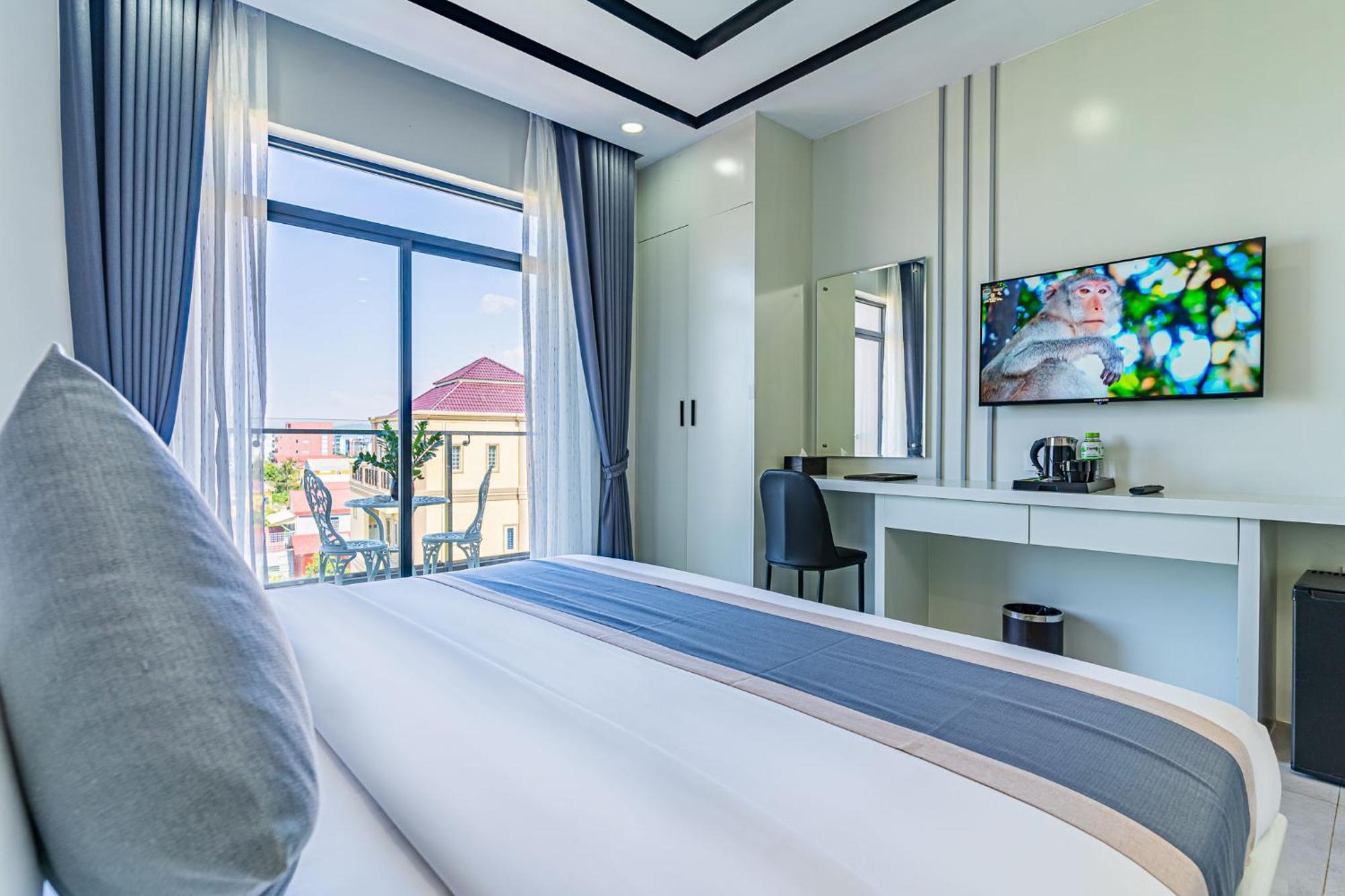 The Square Kampot Hotel Bagian luar foto